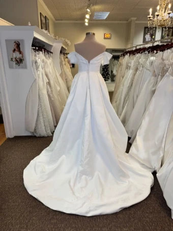 Oliver Lane TTK5232 #1 Ivory Satin thumbnail